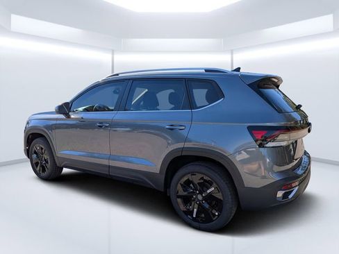 New 2026 Volkswagen Taos SE image 5