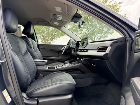 Used 2024 Mitsubishi Outlander SE Black Edition FWD image 11