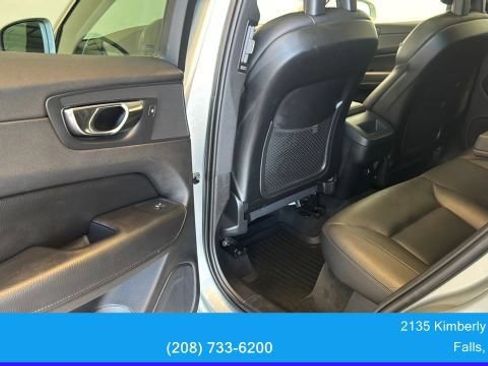 Used 2018 Volvo XC60 T6 Momentum w/ Vision Package AWD/4WD image 26