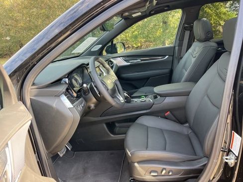 Used 2024 Cadillac XT6 Sport w/ Technology Package image 17