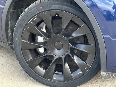 Used 2021 Tesla Model Y Long Range image 9