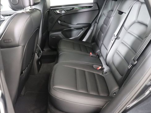 Used 2025 Porsche Macan image 16