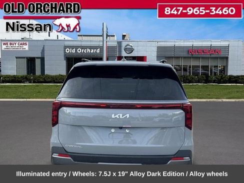 Used 2025 Kia Carnival SX FWD image 7