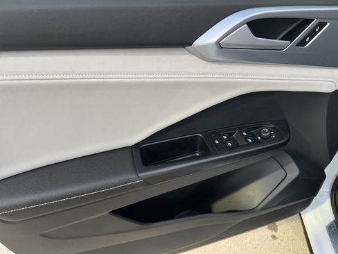 Certified 2025 Volkswagen Taos SE image 13