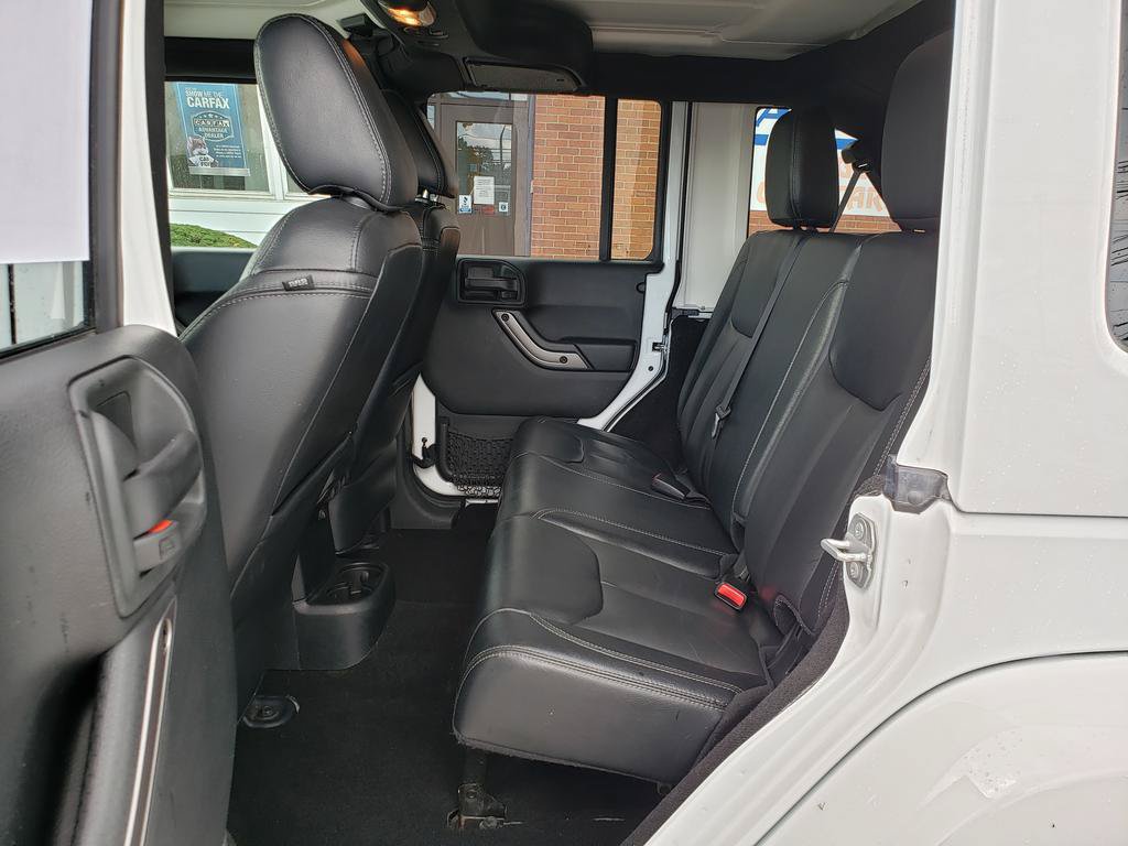 Used 2018 Jeep Wrangler Unlimited Sahara AWD/4WD image 10