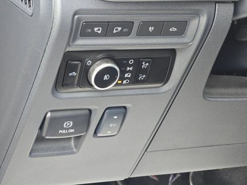 Used 2023 Ford F150 Lariat w/ Trailer Tow Package image 9