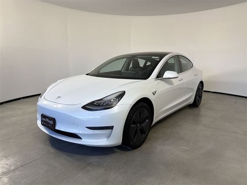 Used 2018 Tesla Model 3 Long Range image 1