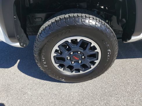 Certified 2024 Toyota Tacoma TRD Off-Road AWD/4WD image 5