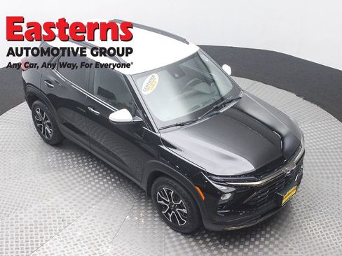 Used 2024 Chevrolet TrailBlazer ACTIV w/ Convenience Package FWD image 3