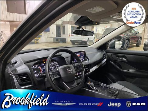 Used 2025 Nissan Rogue SV image 27