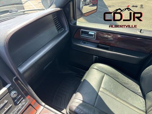 Used 2017 Lincoln Navigator L Reserve image 40