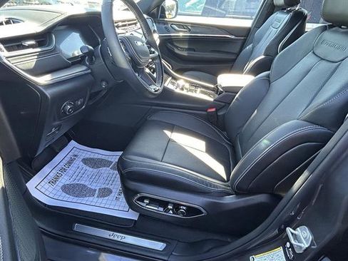 New 2025 Jeep Grand Cherokee Overland image 12