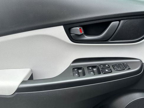 Used 2022 Hyundai Kona SEL image 12