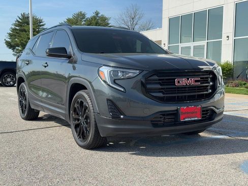 Used 2021 GMC Terrain SLE w/ Driver Convenience Package image 2