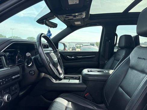 Used 2021 GMC Yukon Denali w/ Denali Premium Package AWD/4WD image 9