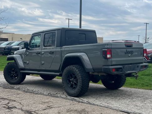 Used 2022 Jeep Gladiator Sport image 2