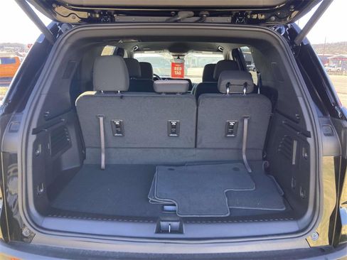 New 2025 Chevrolet Traverse LT w/ LPO, Floor Liner Package image 11