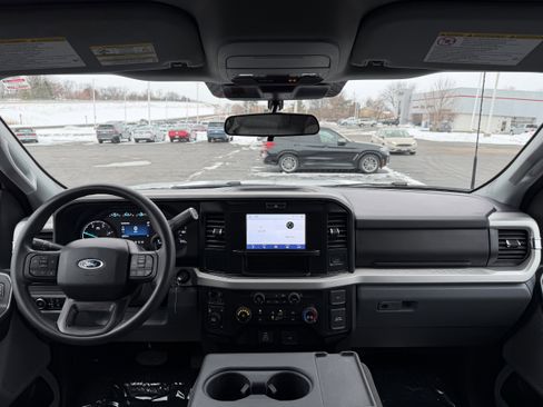 Certified 2025 Ford F250 XLT image 3