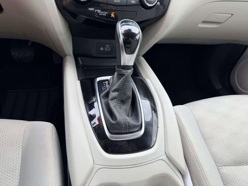 Used 2022 Nissan Rogue Sport SV image 24