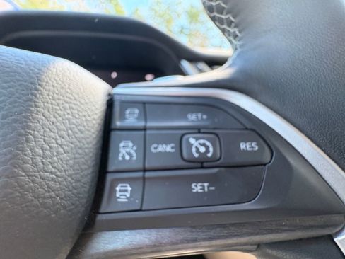 Used 2022 Jeep Grand Cherokee Limited image 22