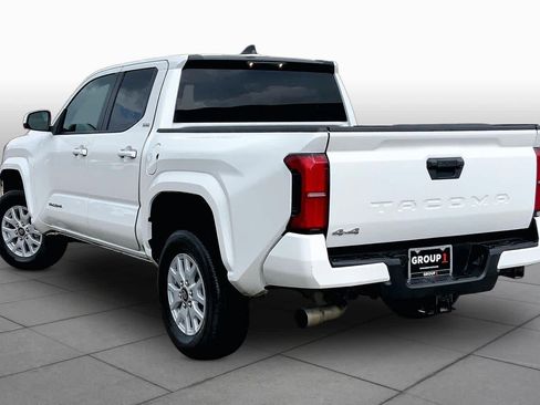 Used 2024 Toyota Tacoma SR5 AWD/4WD image 11