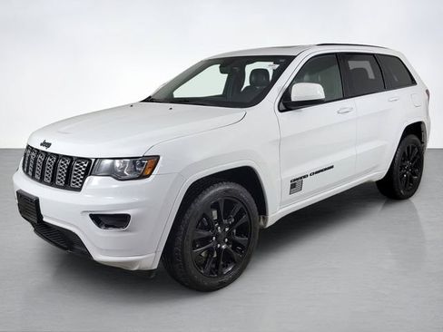 Used 2018 Jeep Grand Cherokee Altitude AWD/4WD image 7