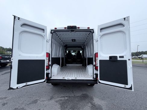 Used 2026 RAM ProMaster 2500 w/ Convenience Group FWD image 10