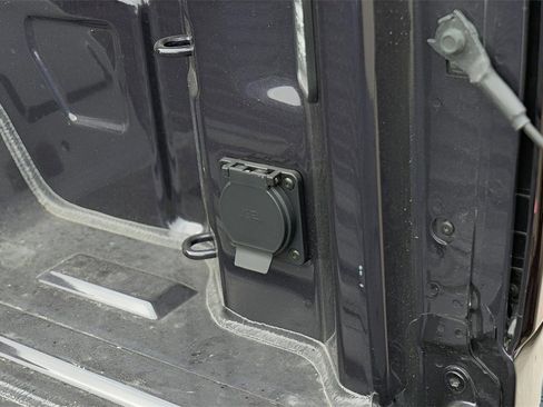 New 2025 GMC Sierra 1500 Elevation image 29