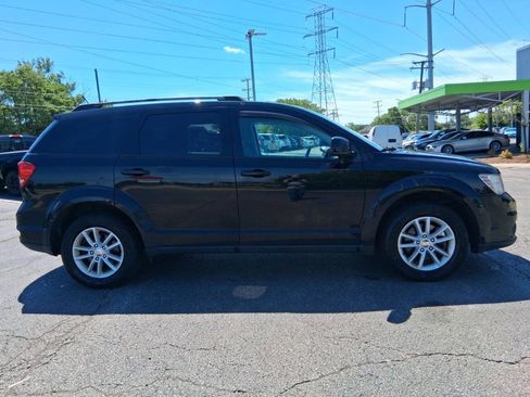 Used 2017 Dodge Journey SXT FWD image 4