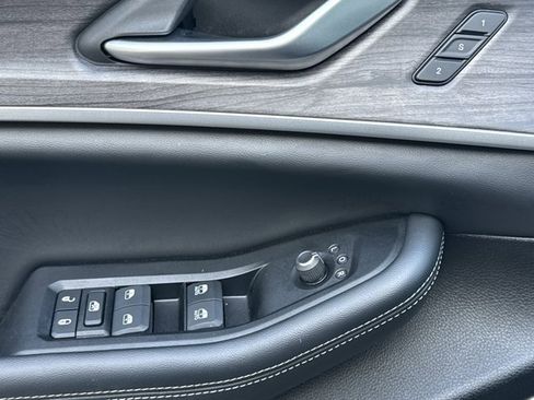 Used 2024 Jeep Grand Cherokee Limited w/ Luxury Tech Group II image 20