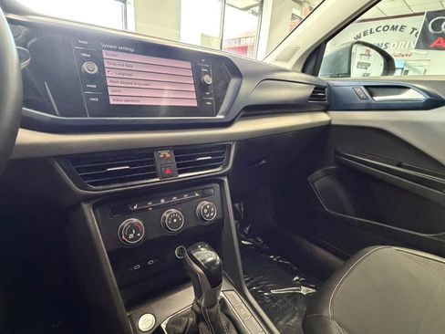 Used 2022 Volkswagen Taos SE w/ Panoramic Sunroof Package image 55