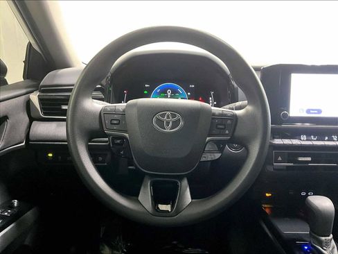 Used 2025 Toyota Camry LE image 18
