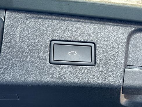 Used 2025 Volkswagen Atlas Peak Edition SE image 7