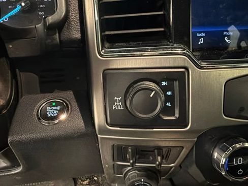 Used 2022 Ford F350 Platinum w/ FX4 Off-Road Package AWD/4WD image 28