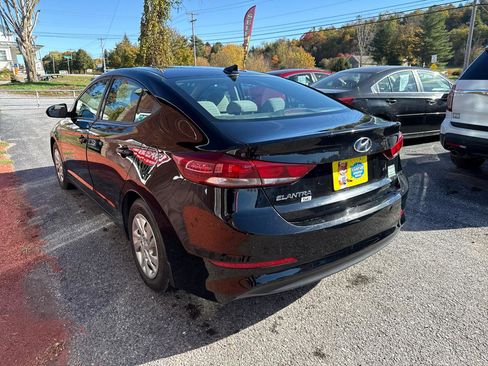Used 2017 Hyundai Elantra SE FWD image 4