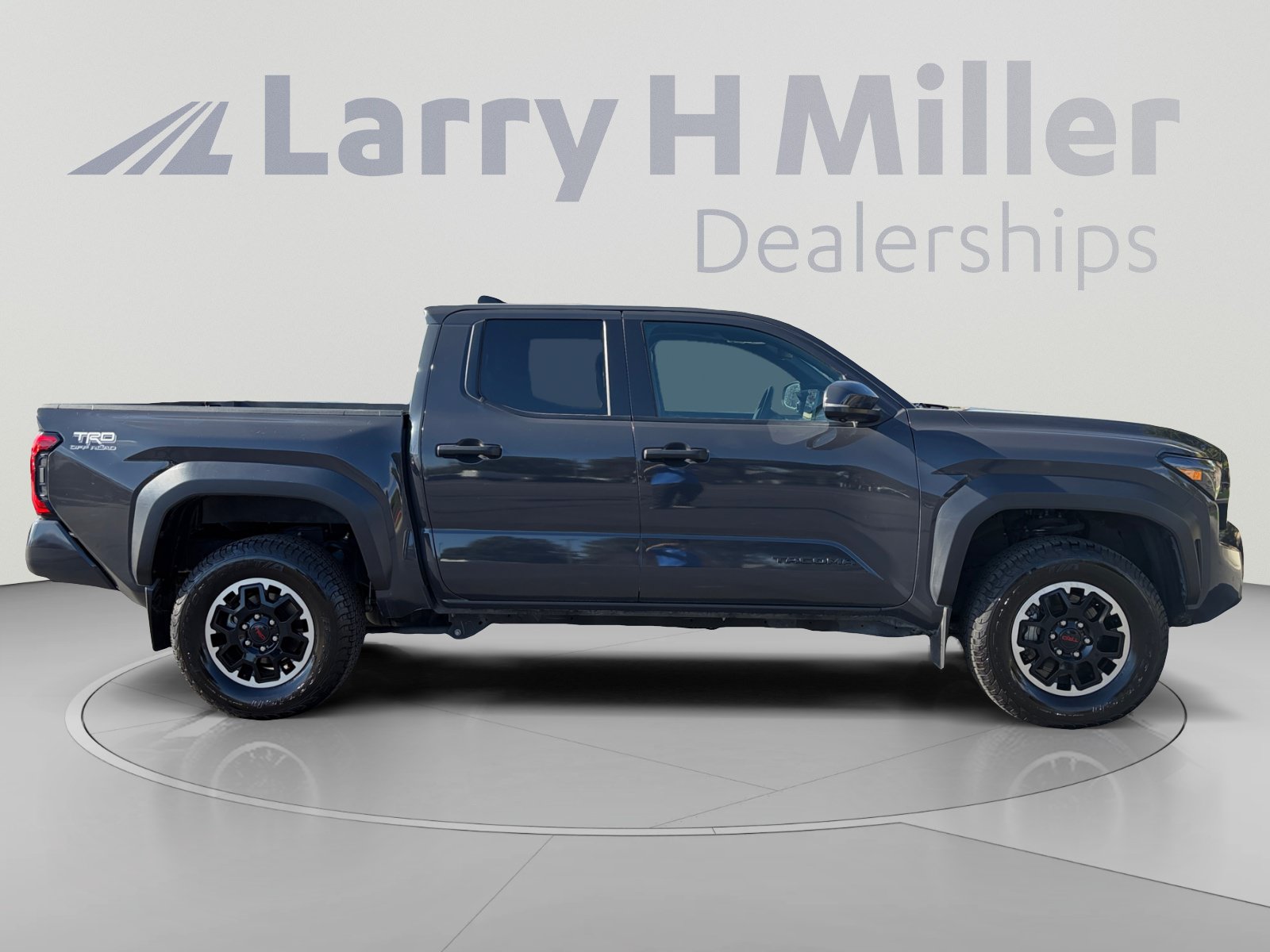 Used 2024 Toyota Tacoma TRD Off-Road w/ TRD Off Road Premium Package AWD/4WD image 6