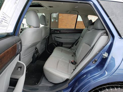 Used 2019 Subaru Outback 2.5i Limited w/ Popular Package #2 image 11