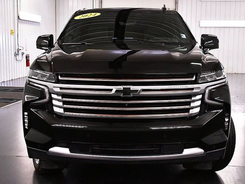 Used 2024 Chevrolet Suburban High Country AWD/4WD image 2