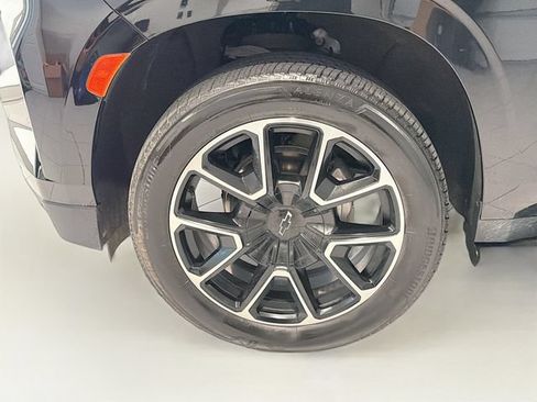 Used 2022 Chevrolet Suburban RST w/ Luxury Package AWD/4WD image 29