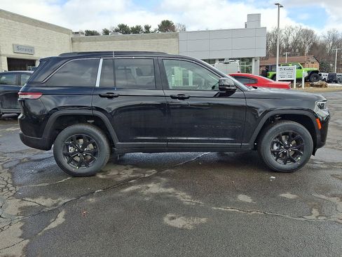 New 2026 Jeep Grand Cherokee Altitude image 7