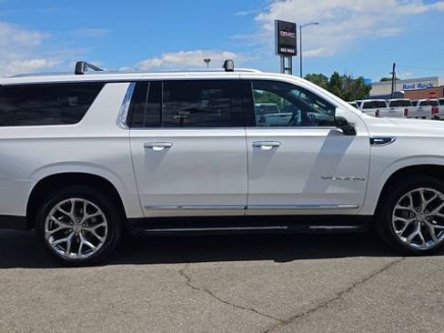 Used 2021 GMC Yukon XL SLT w/ SLT Premium Package AWD/4WD image 10