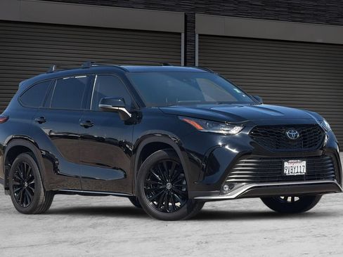 Used 2025 Toyota Highlander XSE AWD/4WD image 2