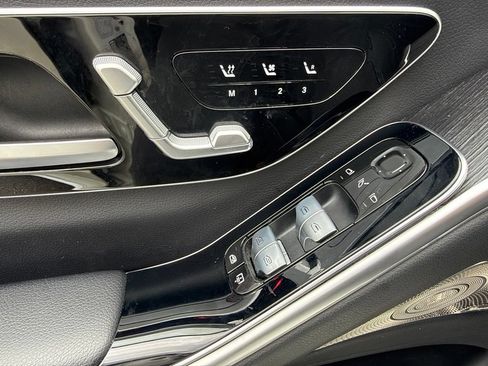 Used 2022 Mercedes-Benz S 500 4MATIC w/ AMG Line Package image 22