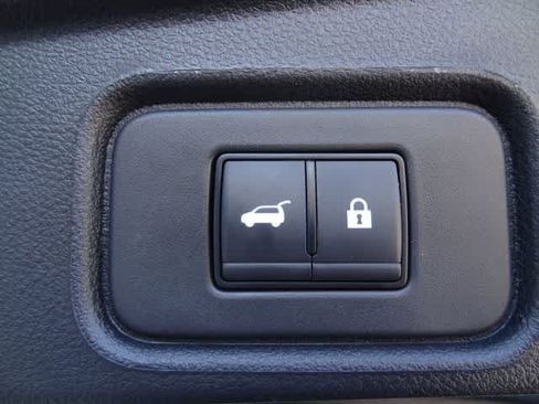 Used 2025 Nissan Pathfinder SV FWD image 10