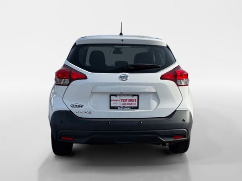 Used 2020 Nissan Kicks S image 4