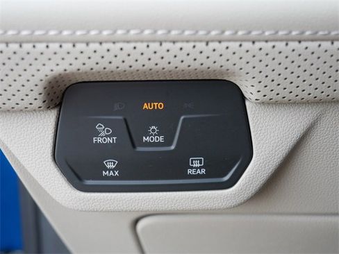 Certified 2025 Volkswagen Atlas SE image 25