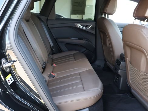 Used 2024 Audi Q4 e-tron Premium Plus image 19