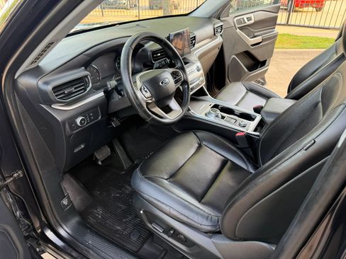 Used 2020 Ford Explorer XLT w/ Equipment Group 202A AWD/4WD image 15
