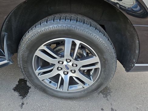 Used 2023 Ford Expedition Limited image 35