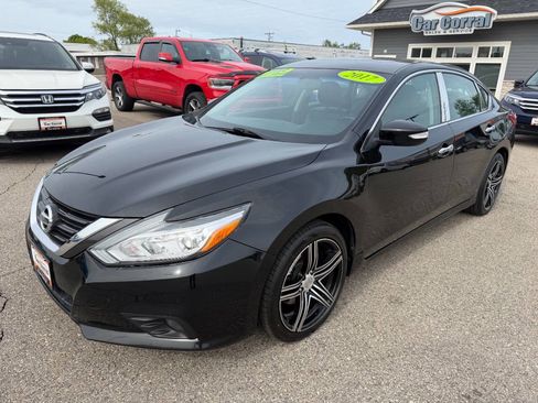 Used 2017 Nissan Altima 2.5 SL w/ Moonroof Package FWD image 1